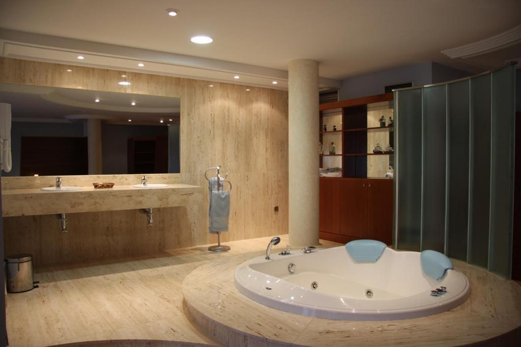 Hotel Alameda Alba De Tormes Bilik gambar