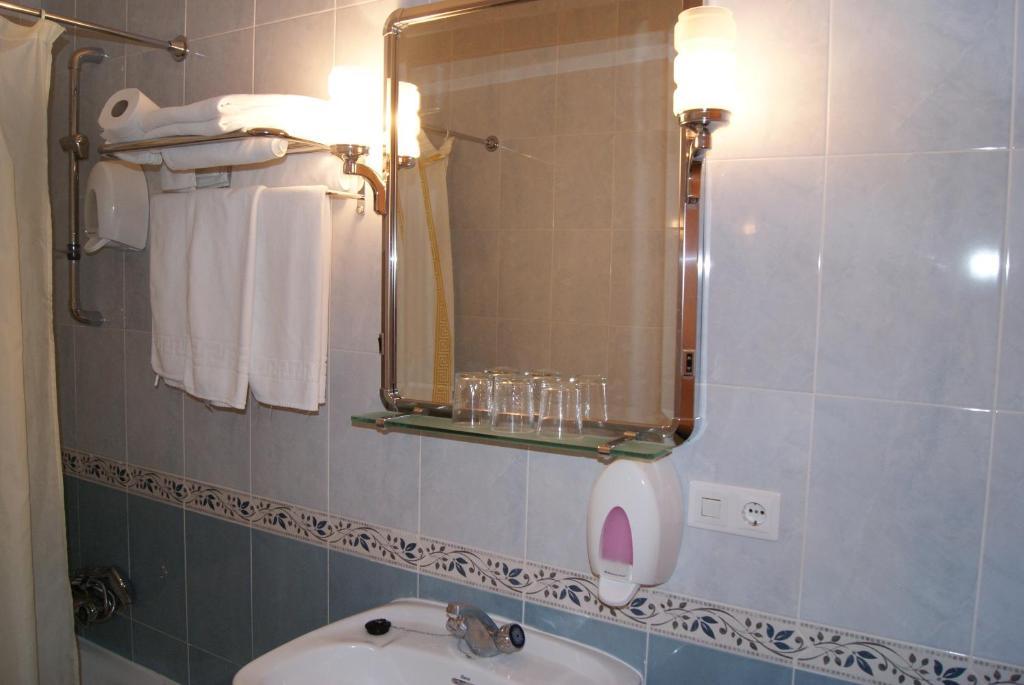 Hotel Alameda Alba De Tormes Bilik gambar