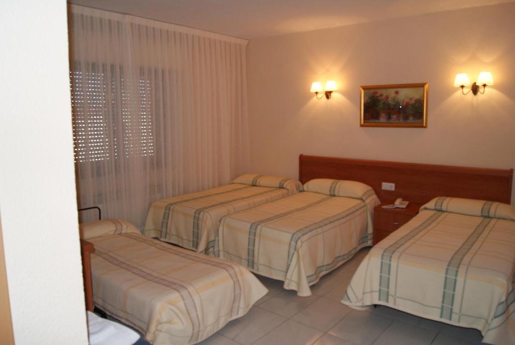 Hotel Alameda Alba De Tormes Bilik gambar