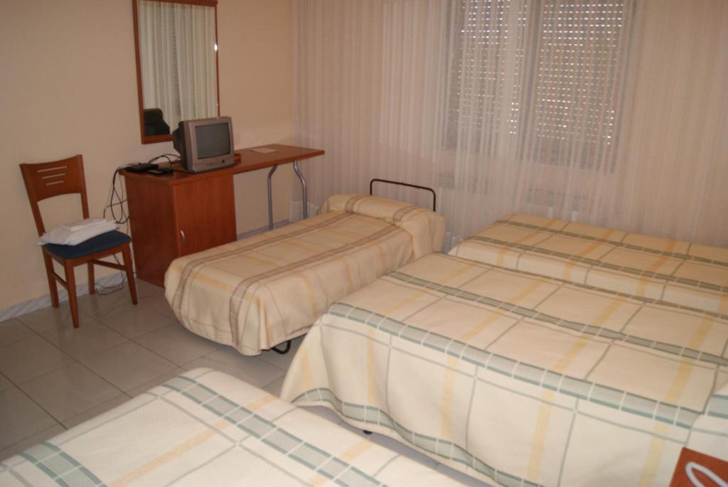 Hotel Alameda Alba De Tormes Bilik gambar