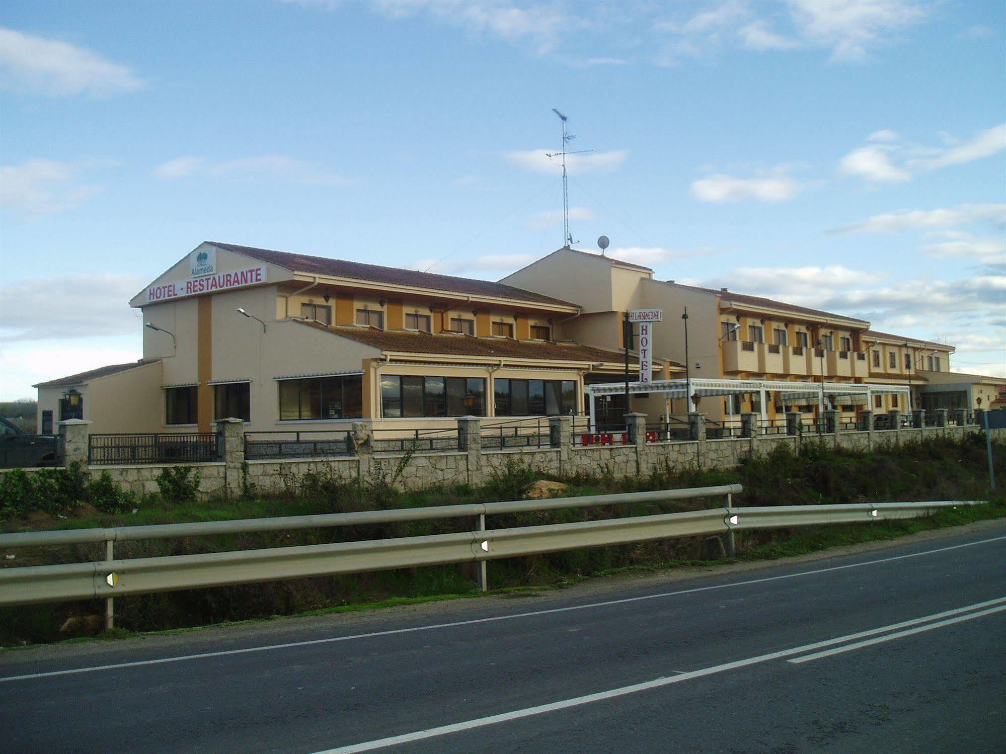 Hotel Alameda Alba De Tormes Luaran gambar